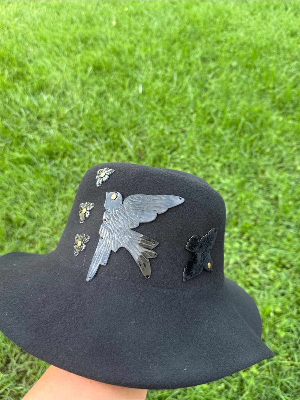 Giovannio Black Felt Bird Accent Wide-Brim Bird-Themed Hat new 100% wool